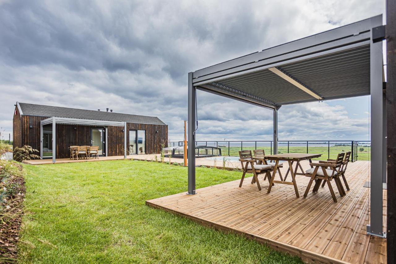 Nowe Domki Deluxe Z Widokiem Na Zatoke Z Basenem I Sauna Oslonino Exterior photo